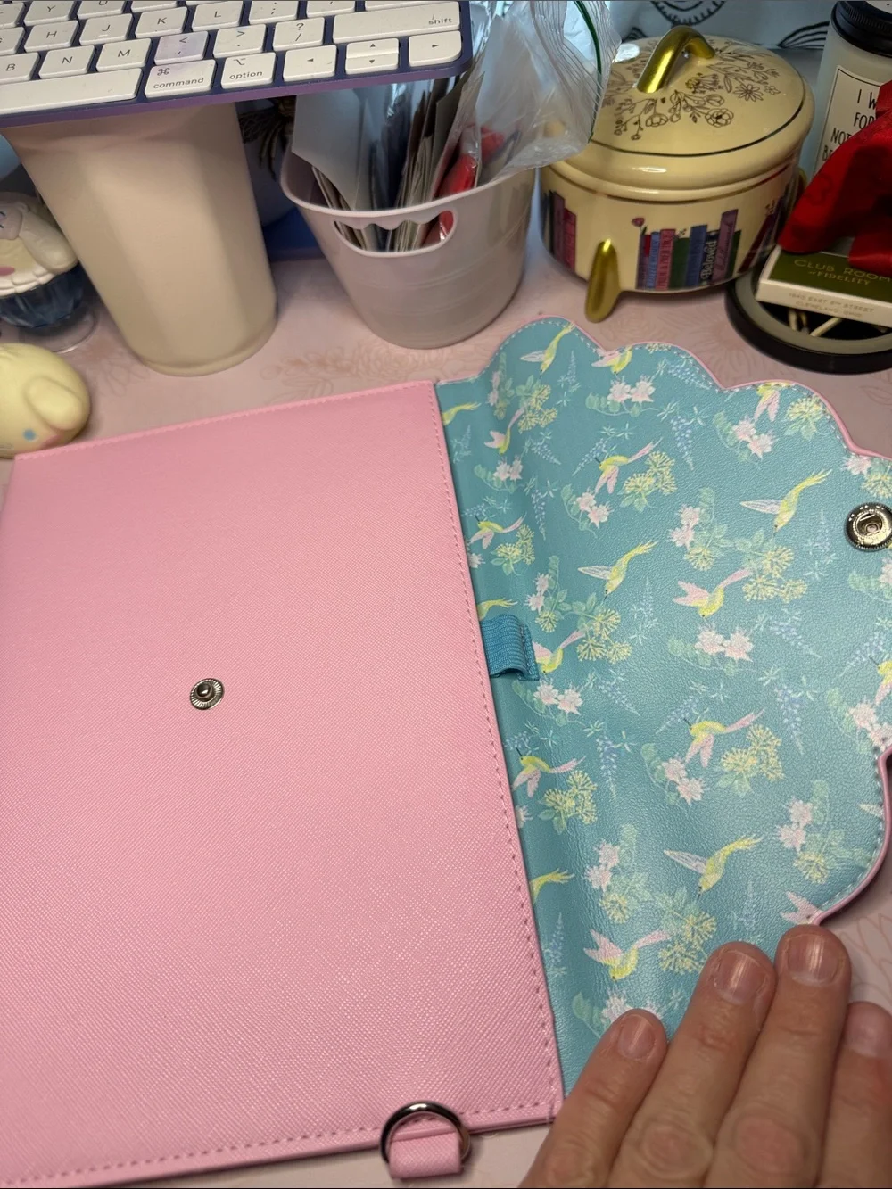 Simply Gilded Pink Scalloped Heart Tablet Folder